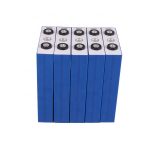 3 års garanti Prismatisk litiumbatteriecelle 3.2v 100Ah Lifepo4 batteri for soloppbevaring